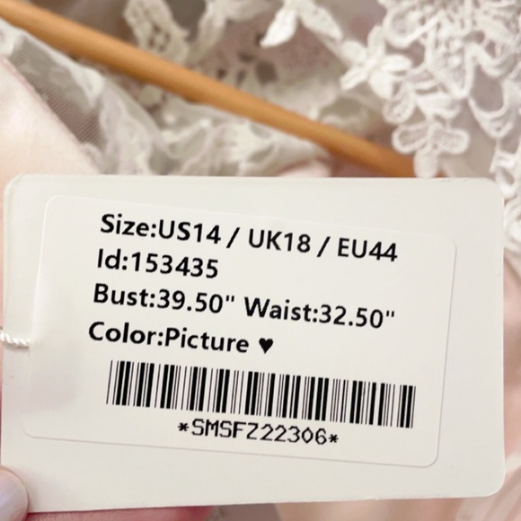 WEDDING DRESS - Picture 11 of 13